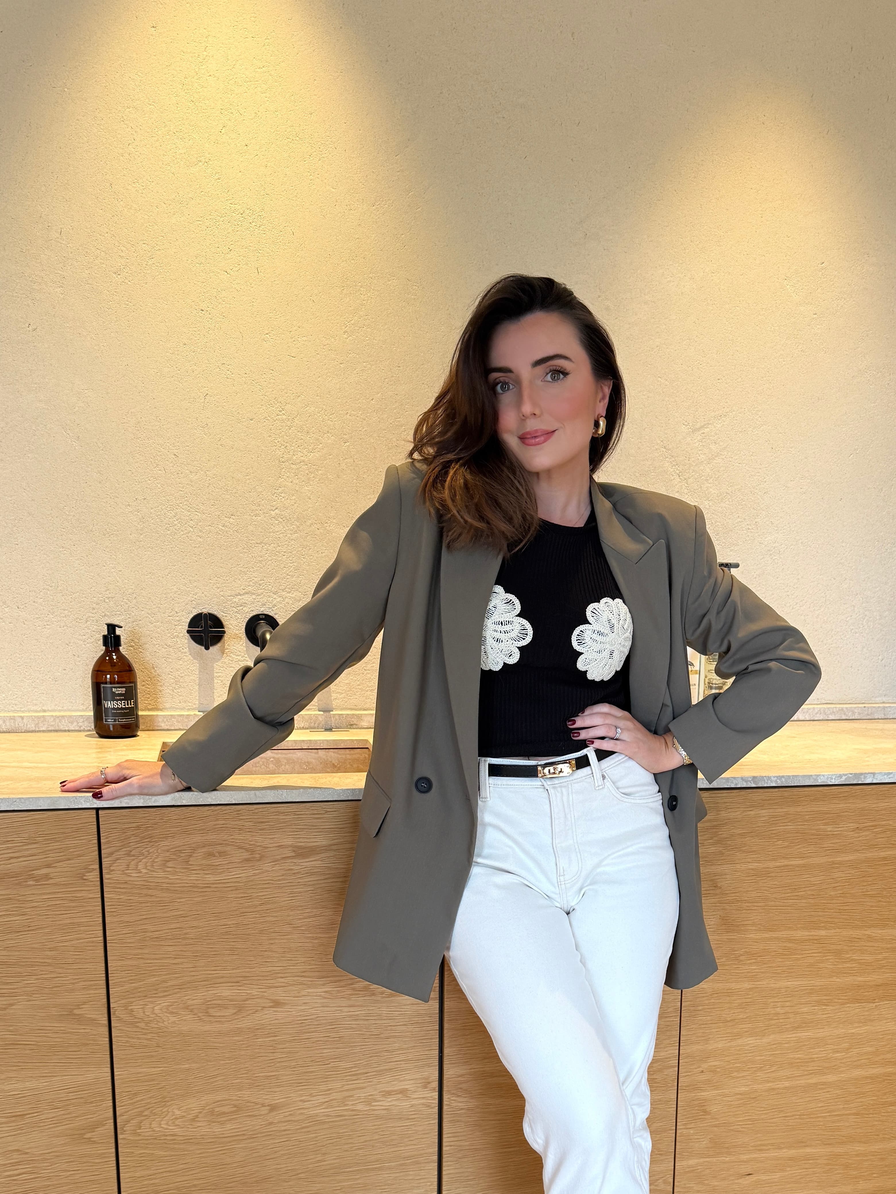 Portrait d'Eline, fondatrice et direction artistique d'emc interiors